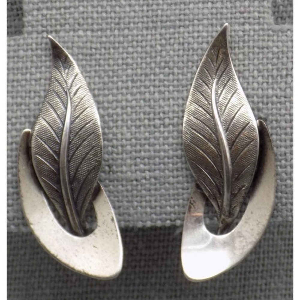 Beaucraft Sterling Silver Earrings Signed Screw Back Leaves Leaf Vtg 4 Gms